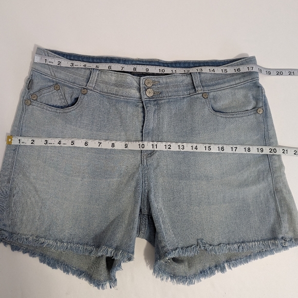 Rock & Republic Bonnaroo Denim Frayed Hem Jeans Shorts Women's Size 16 - Picture 6 of 10